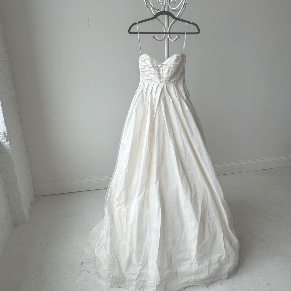 White by Vera Wang size 4 wedding dress